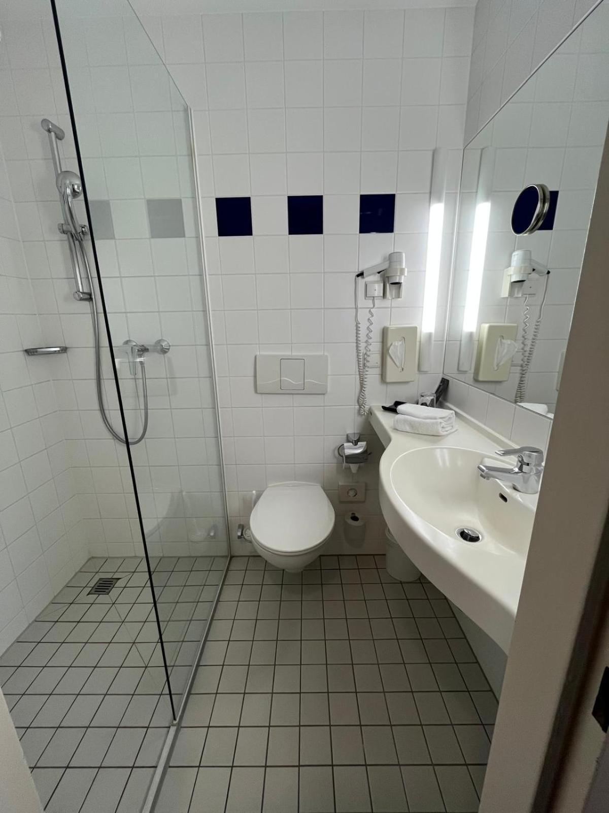 Yors Hotel 3*